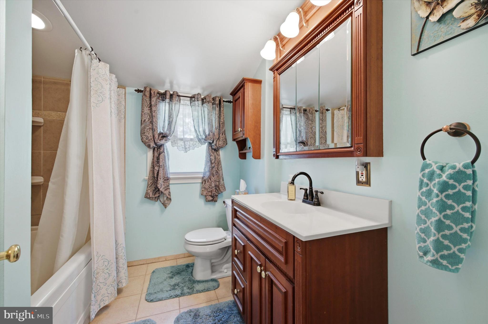 LARCHMONT - Residential
