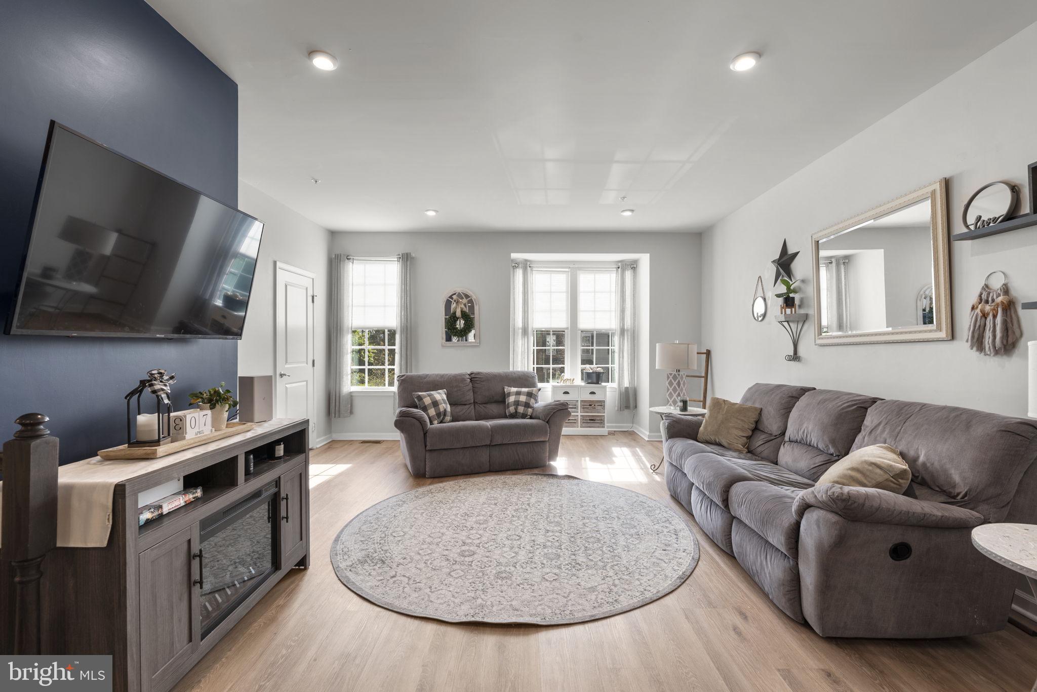 HIGHGATE VILLAGE - Residential