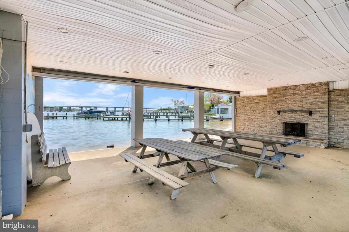 EDGEWATER BEACH - Residential