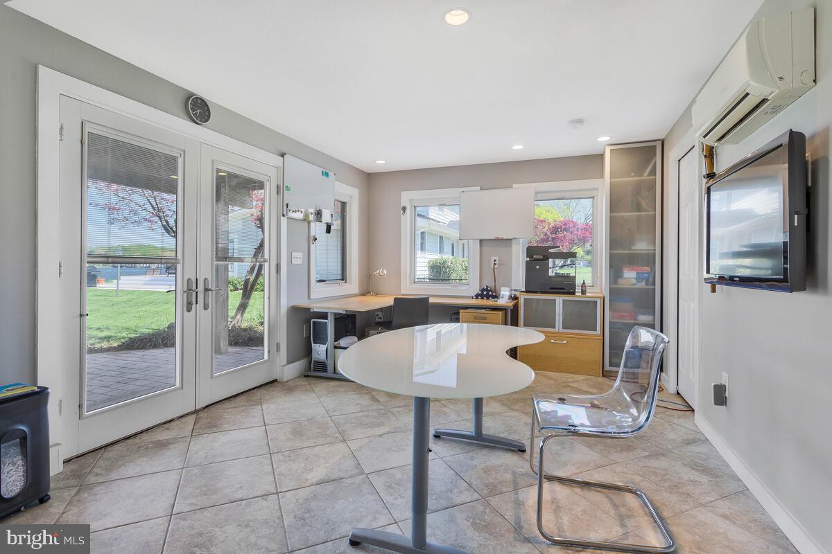 EDGEWATER BEACH - Residential