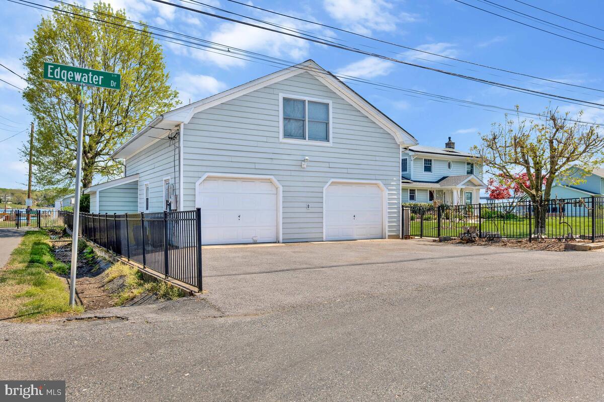 EDGEWATER BEACH - Residential