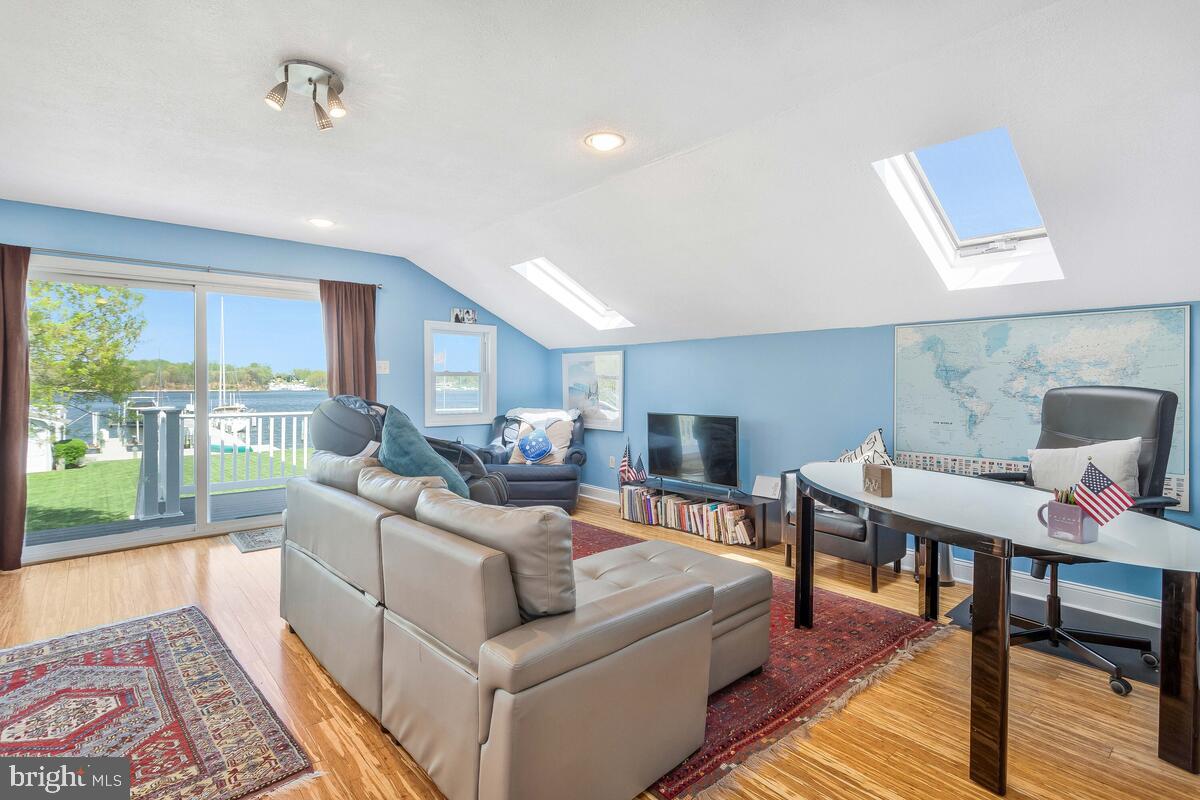 EDGEWATER BEACH - Residential