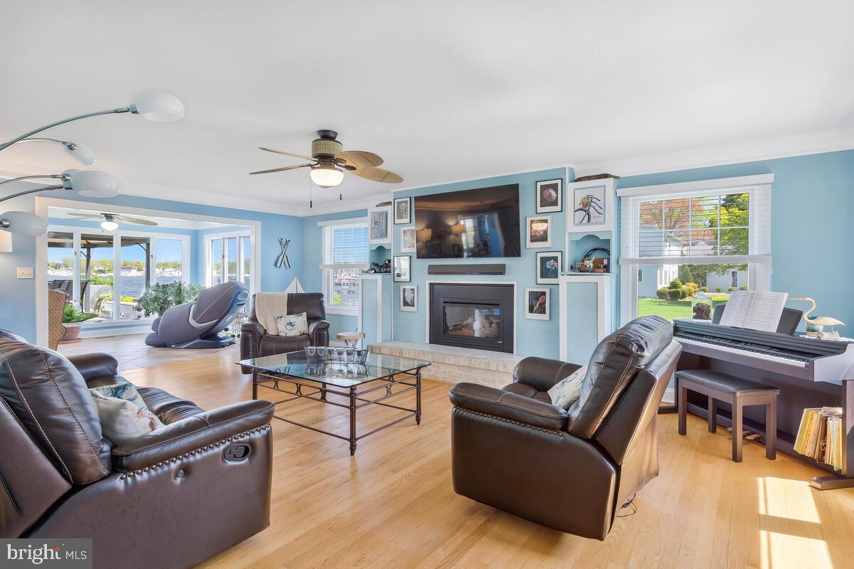 EDGEWATER BEACH - Residential