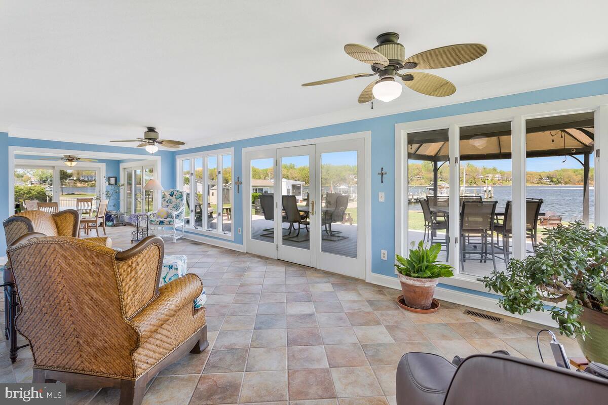 EDGEWATER BEACH - Residential