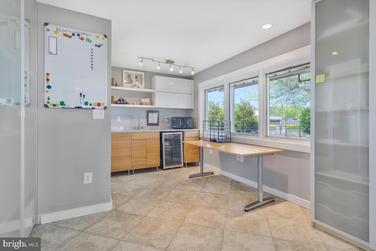 EDGEWATER BEACH - Residential