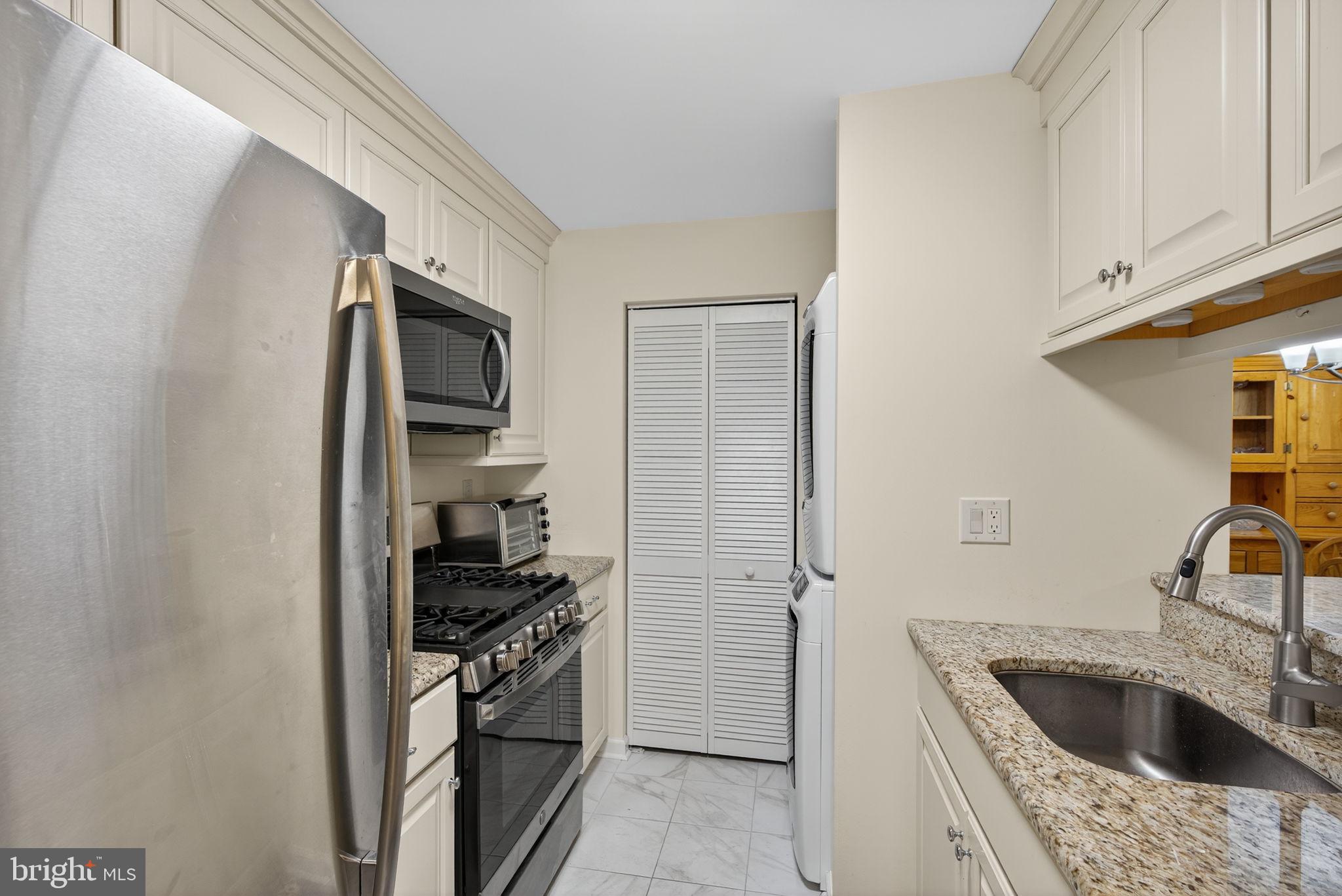 CROWN POINT - Residential Lease