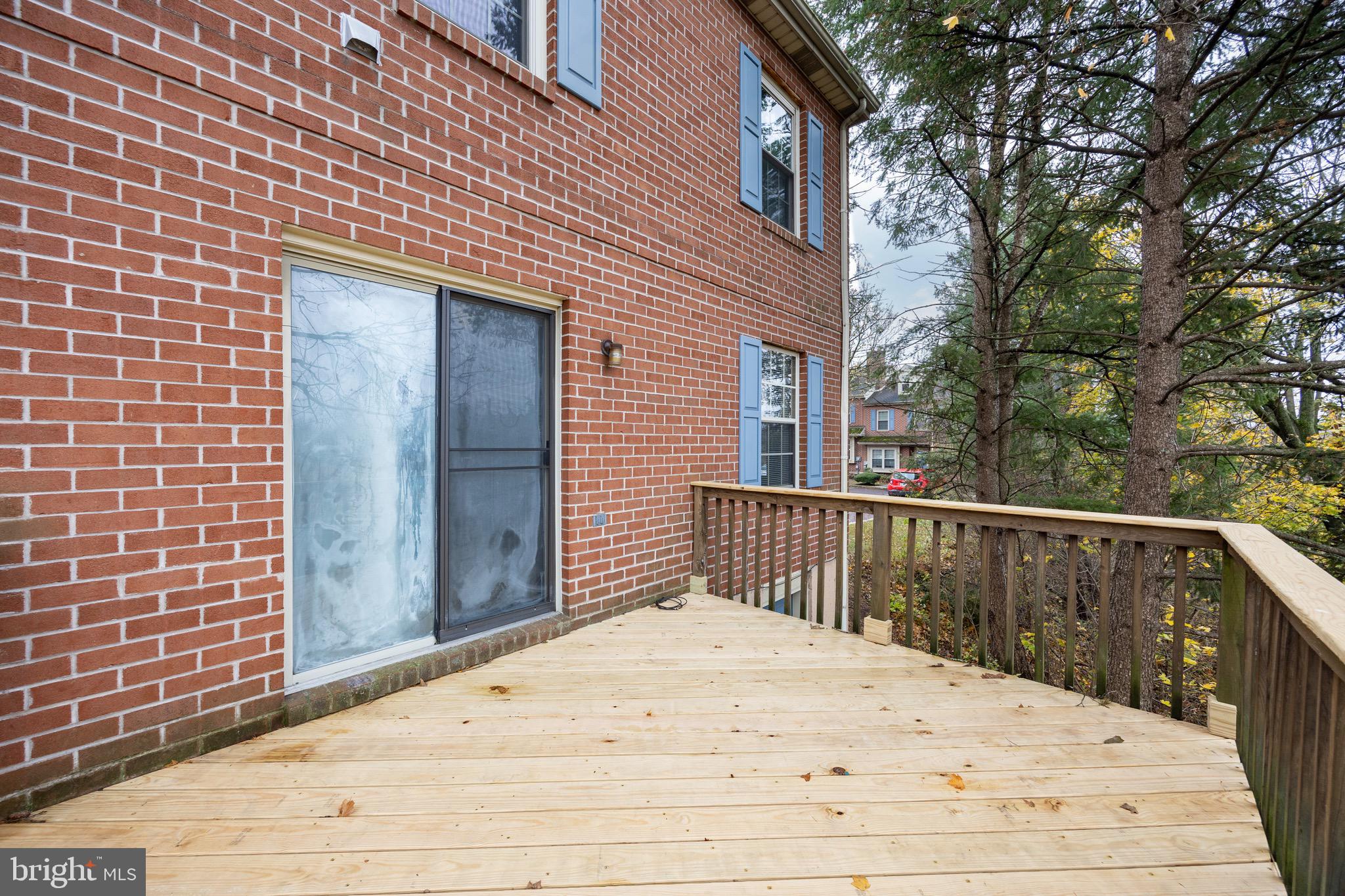 SUMMIT MEWS - Residential