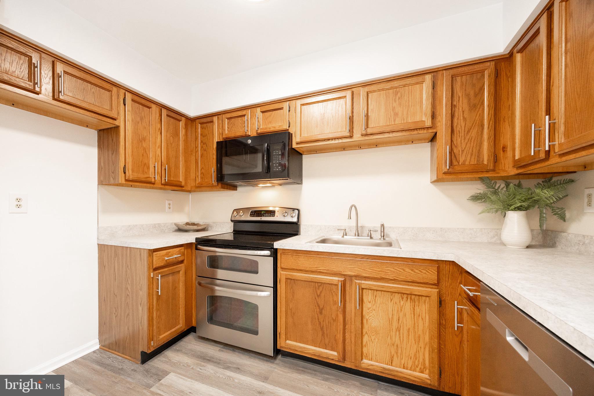 SUMMIT MEWS - Residential