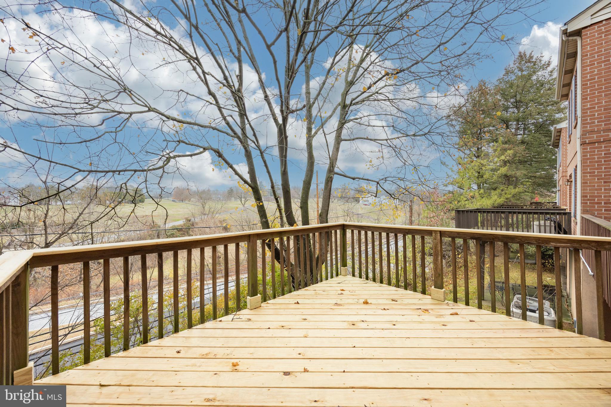 SUMMIT MEWS - Residential