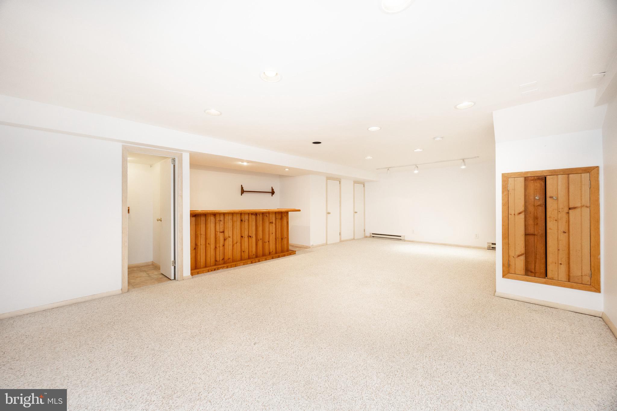 SUMMIT MEWS - Residential