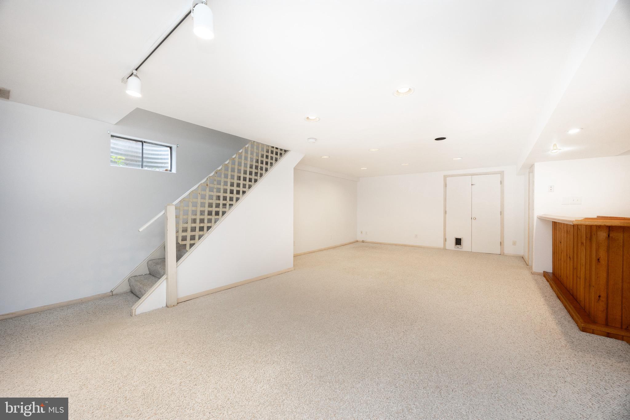 SUMMIT MEWS - Residential