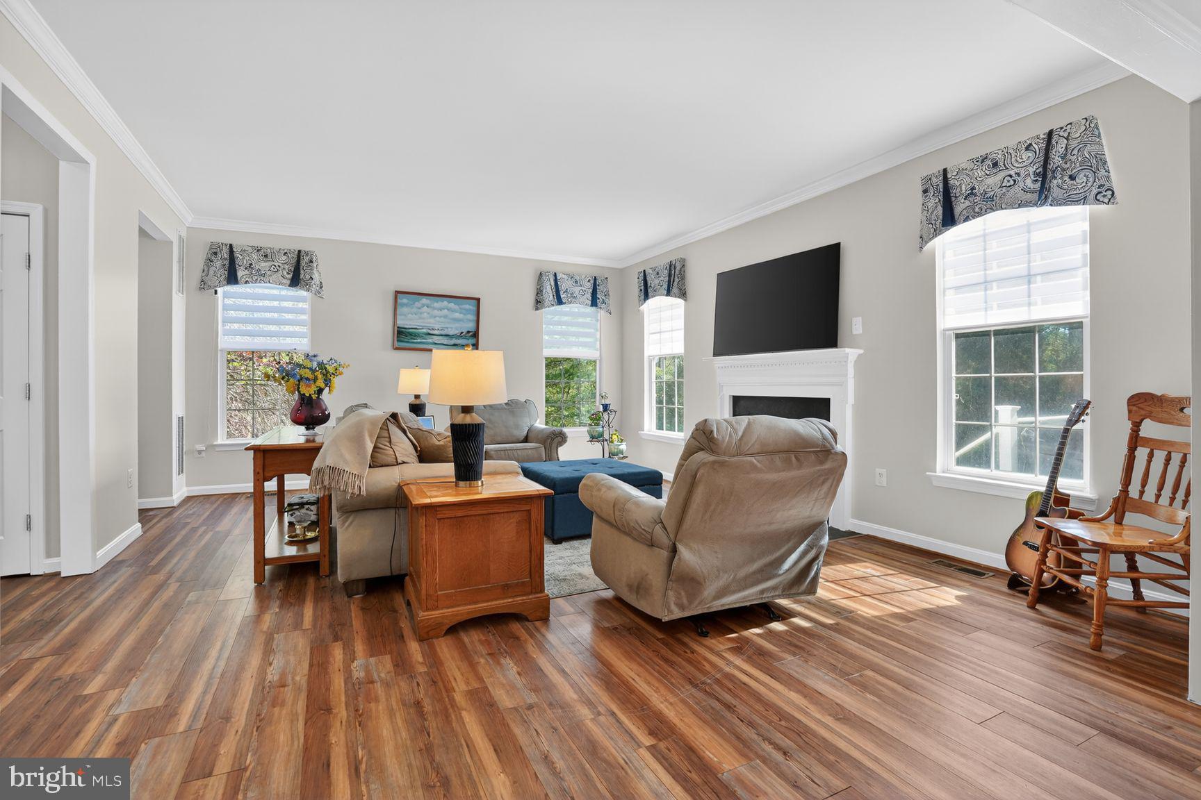 ROUND HILL - Residential