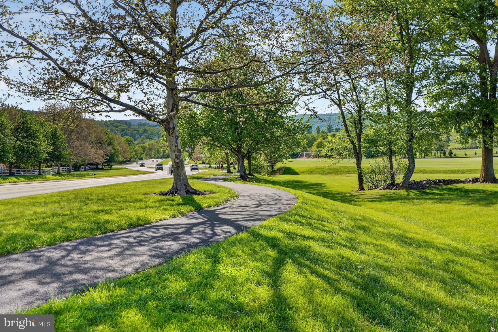 ROUND HILL - Residential