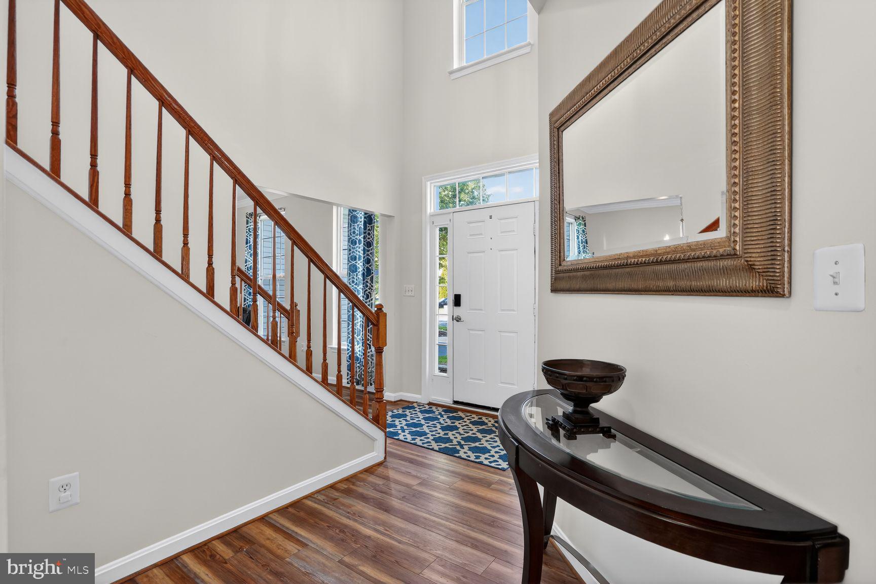 ROUND HILL - Residential