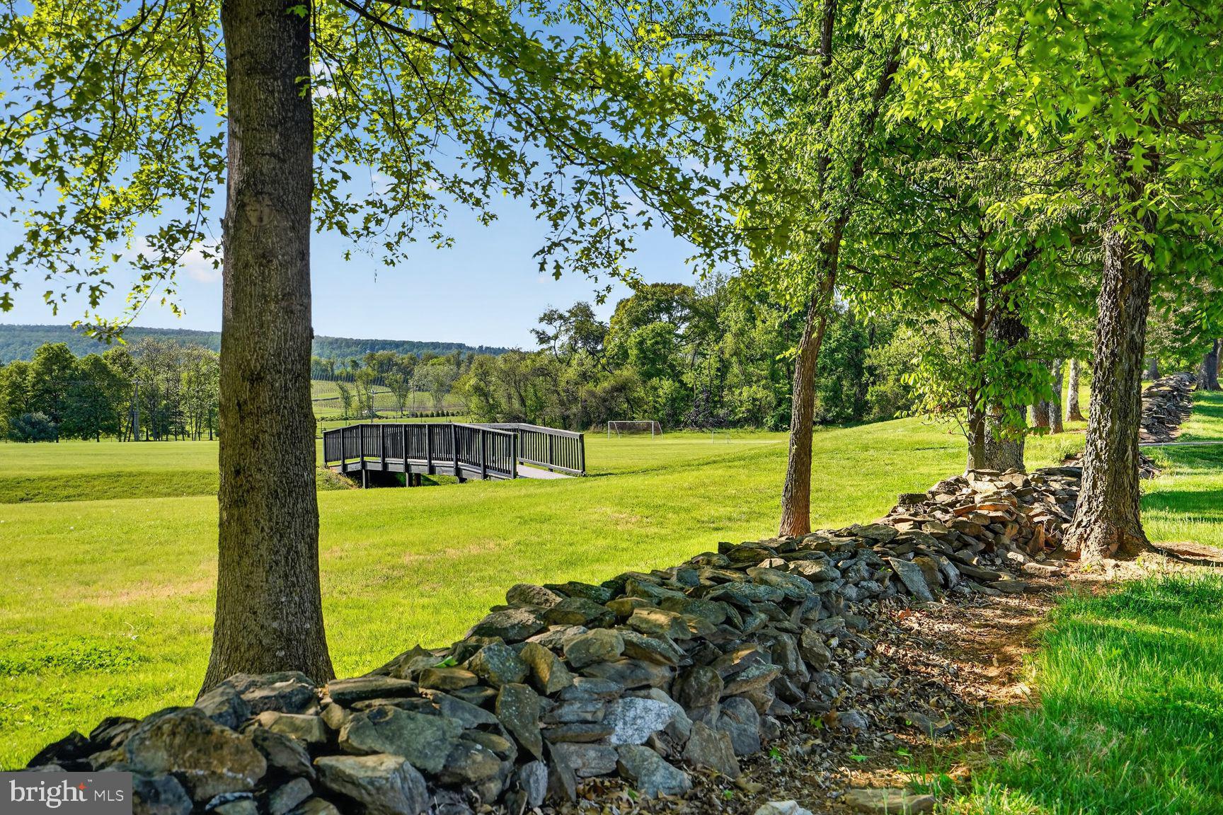ROUND HILL - Residential