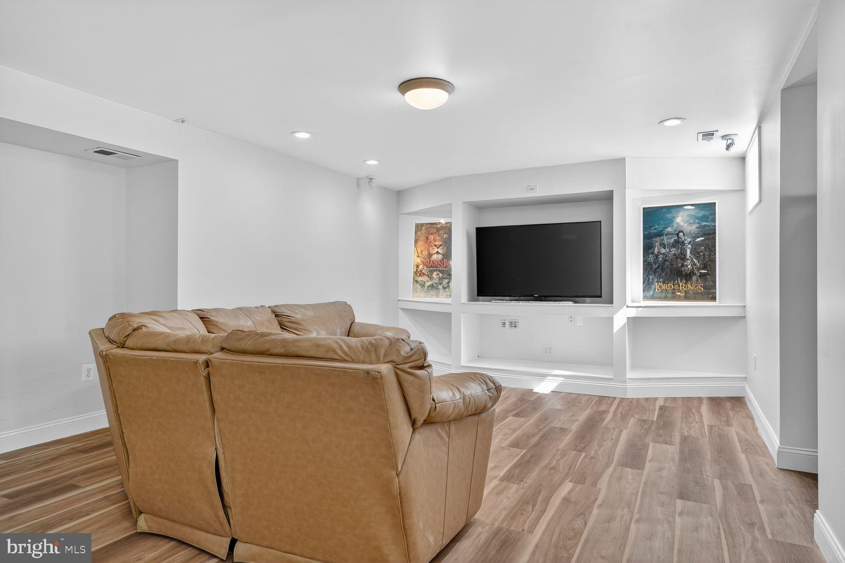 ROUND HILL - Residential
