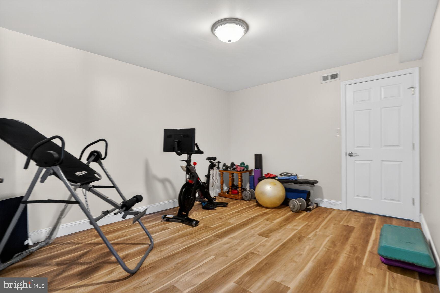 ROUND HILL - Residential