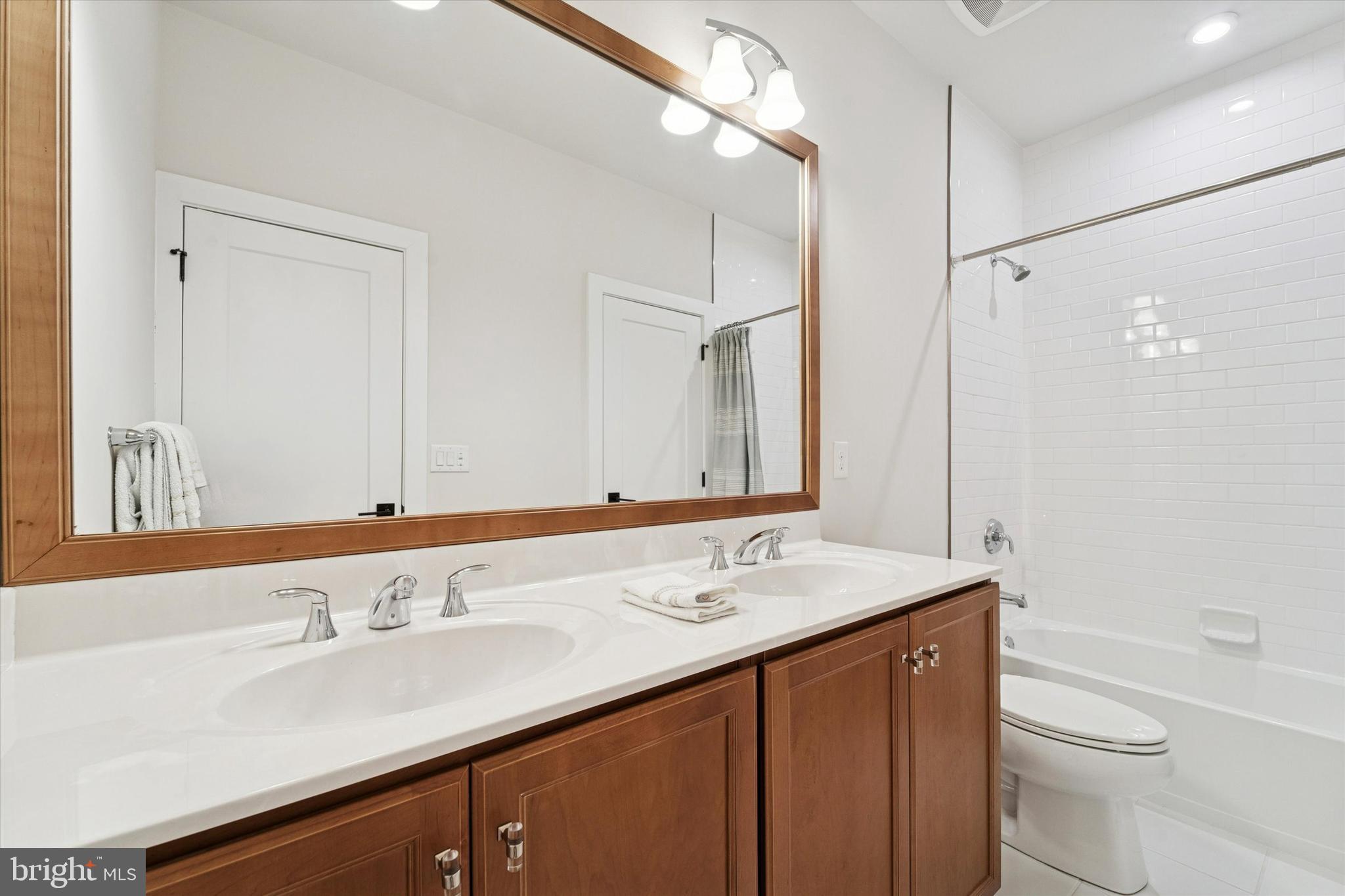 CREEKSIDE AT BLUE BELL - Residential