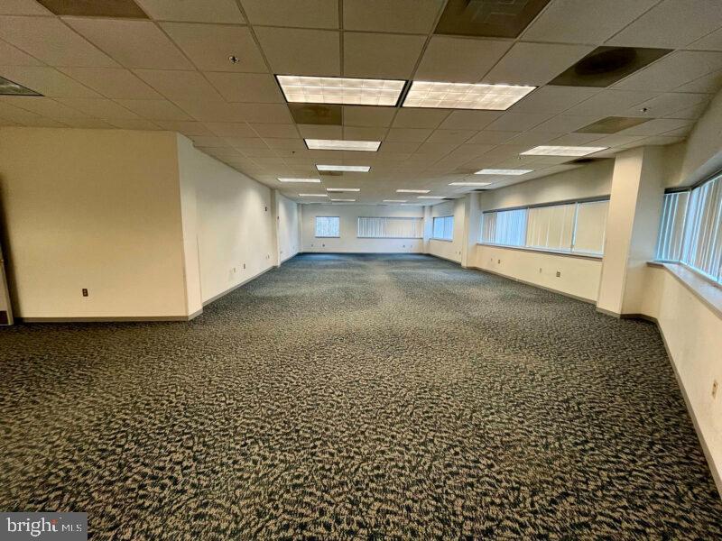 HOLABIRD - Commercial Sale