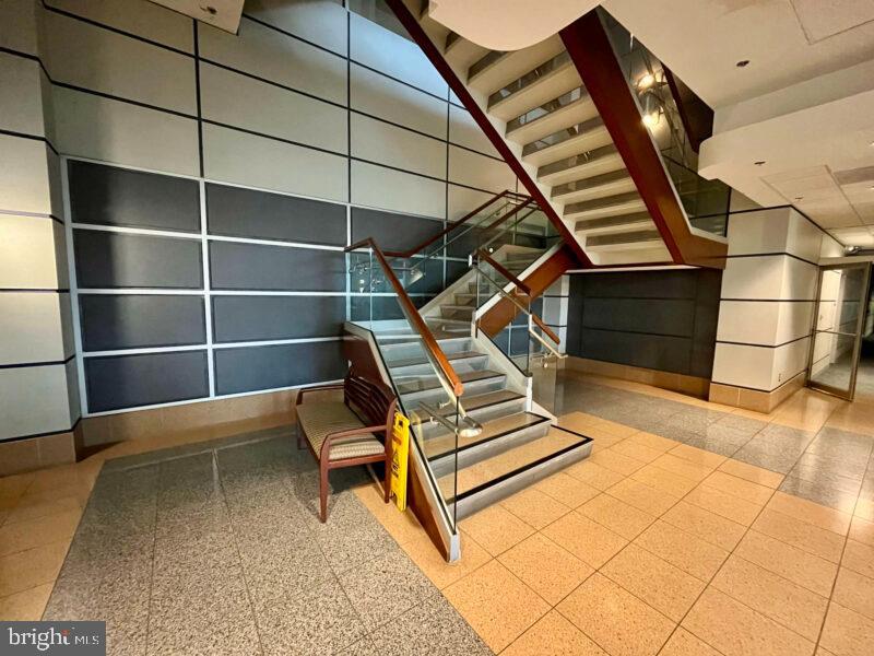 HOLABIRD - Commercial Sale