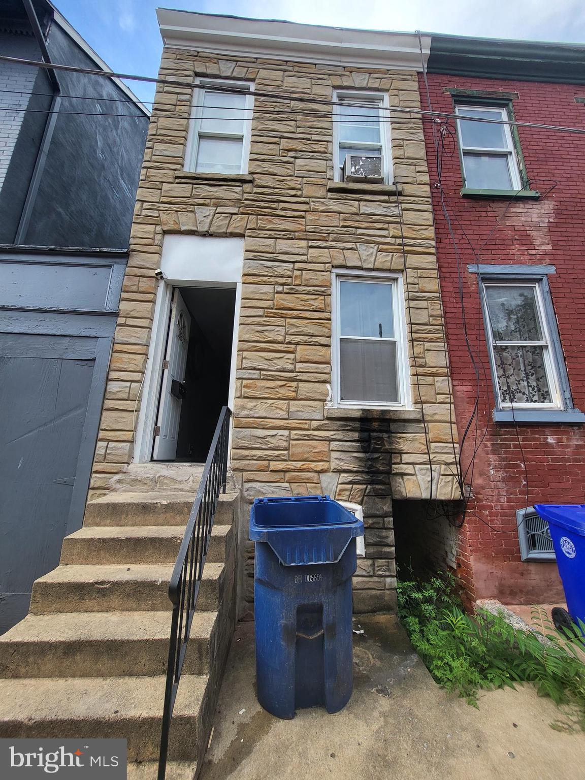 Opportunity Knocks at 1033a Cherry St, just steps from Penn St and City Park! This is a 2 bed, 1 bath home that is currently tenant occupied. Featuring a formal living room and dining room with recessed lighting. The kitchen is spacious and has laundry hook up! The back yard is fenced in and has no alley access. The second floor has the 2 bedroom and the main bathroom. Opportunity to purchase an operating rental!