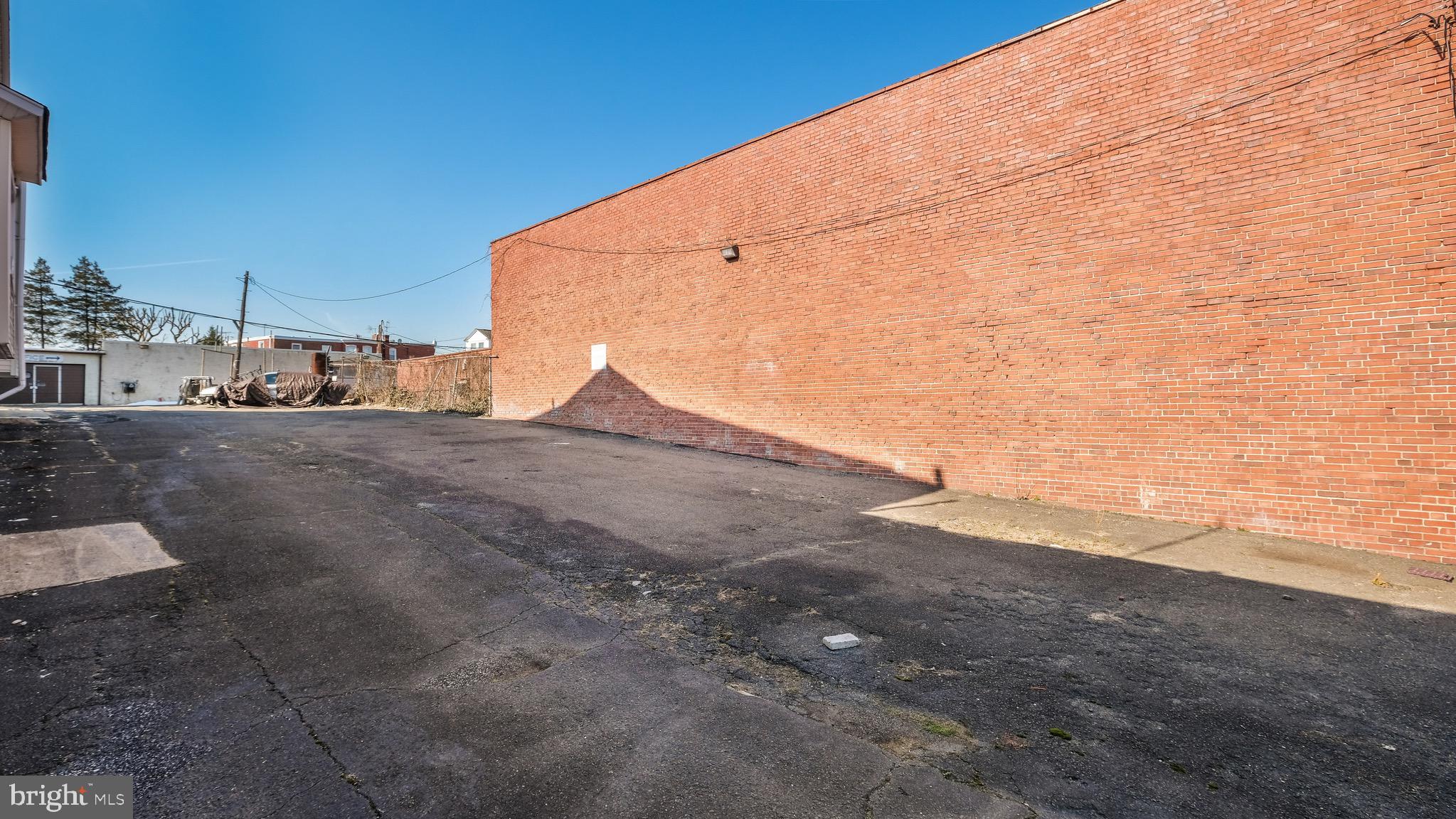 LAWNCREST - Commercial Sale