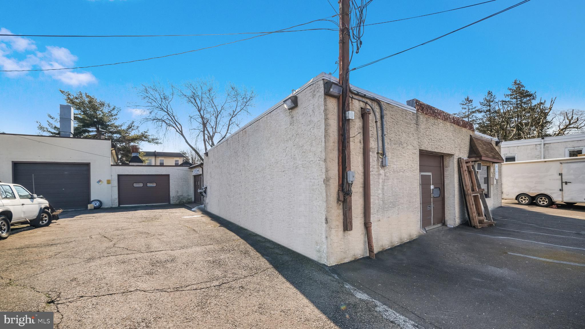 LAWNCREST - Commercial Sale