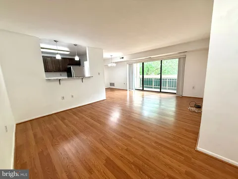 6133 Leesburg Pike Unit 301, Falls Church, VA 22041 - #: VAFX2238598