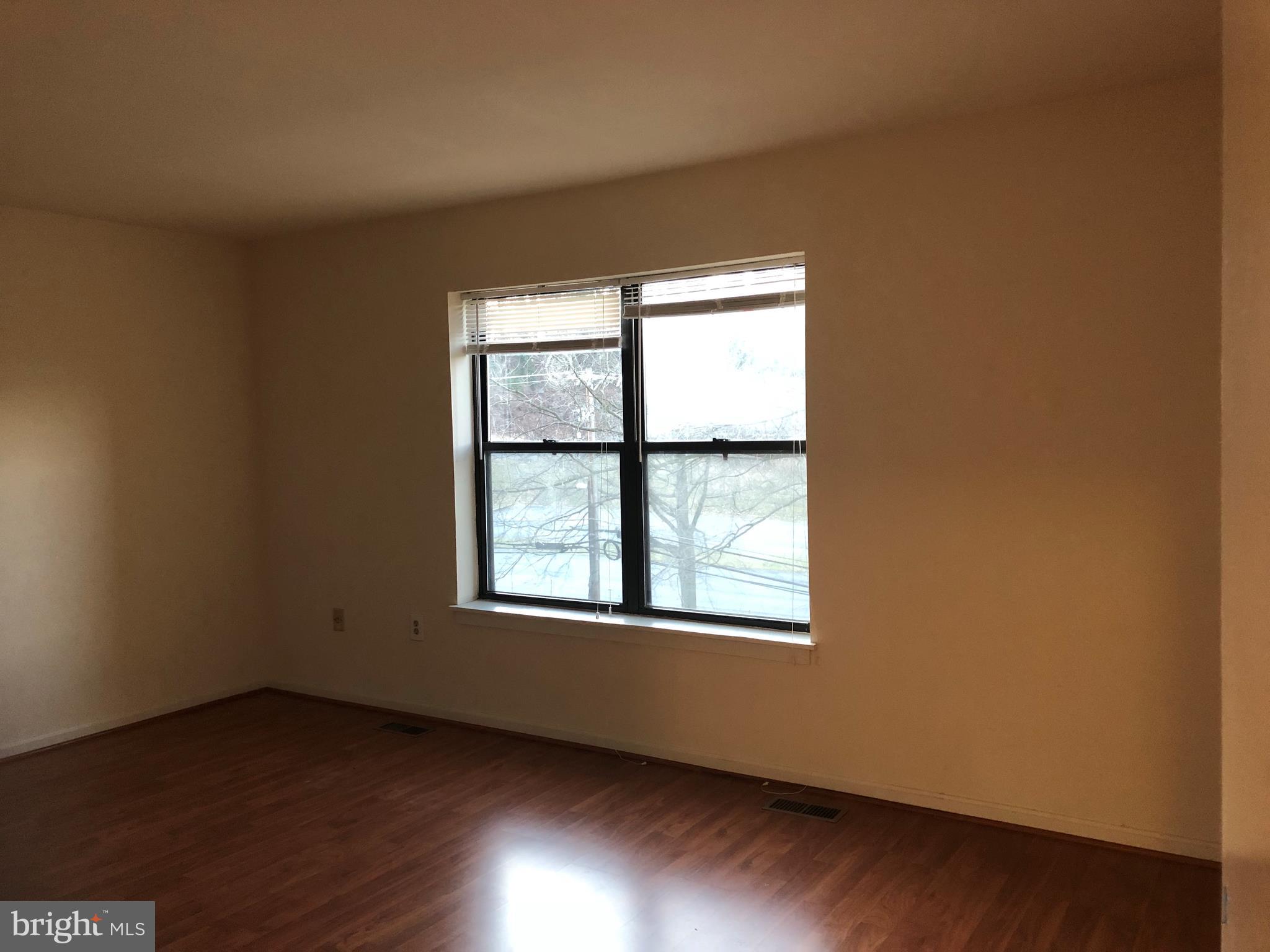 BRISTOL SQUARE - Residential Lease