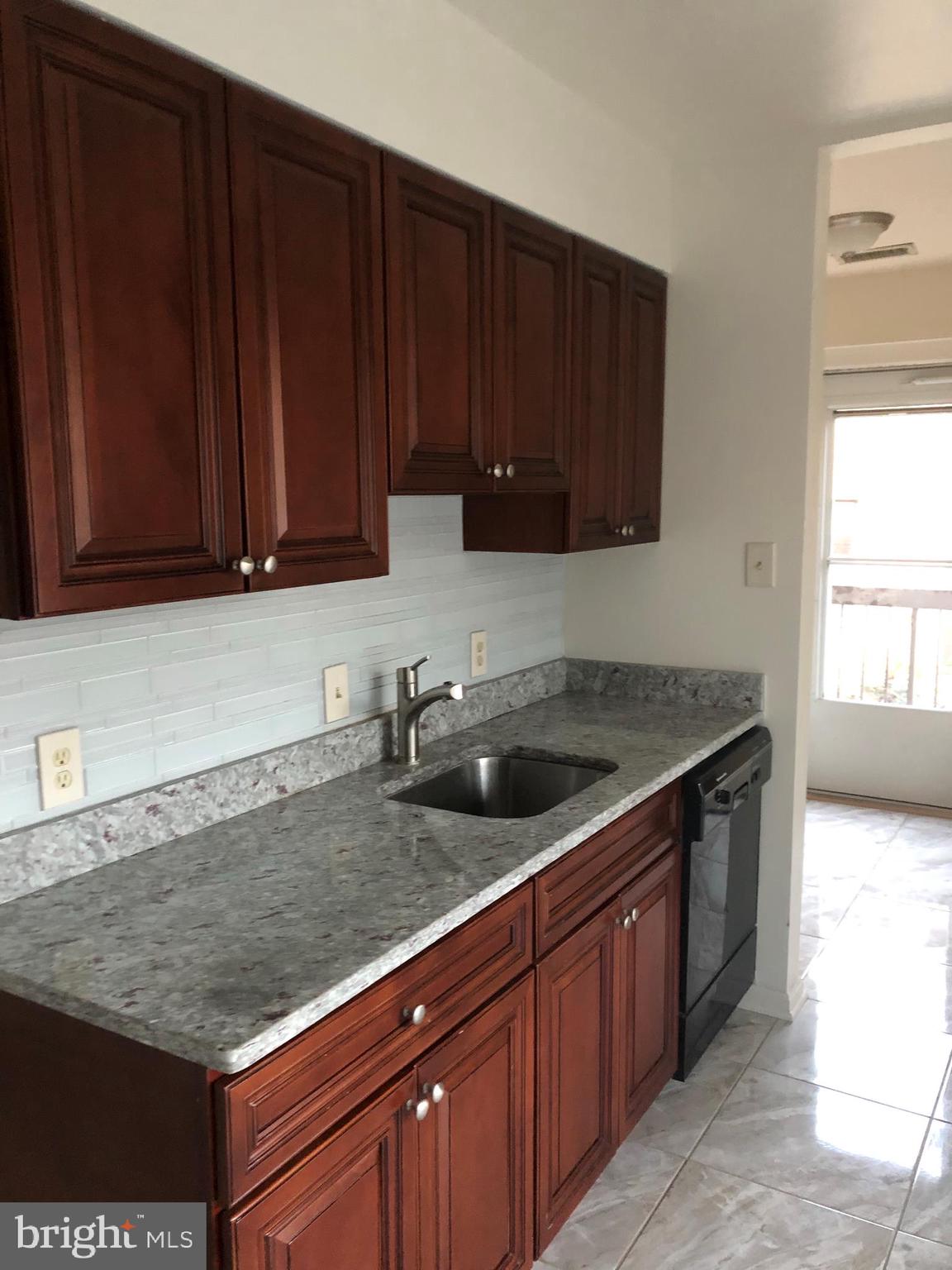 BRISTOL SQUARE - Residential Lease