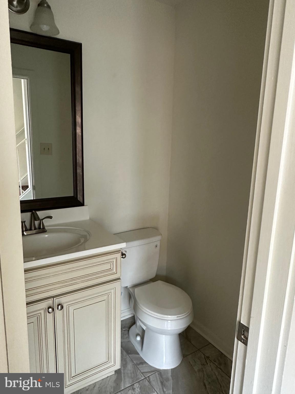 BRISTOL SQUARE - Residential Lease