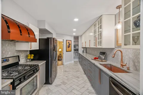6353 Brampton Court, Alexandria, VA MLS: VAFX2229134
