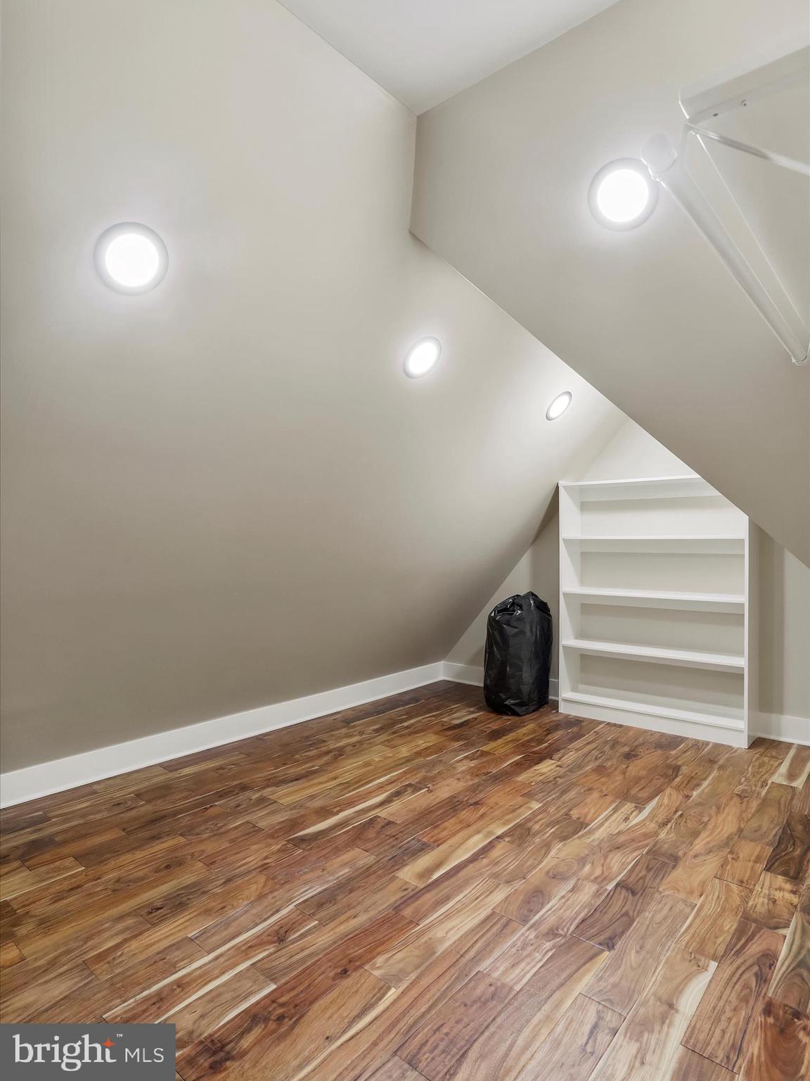 LAKEWOOD - Residential