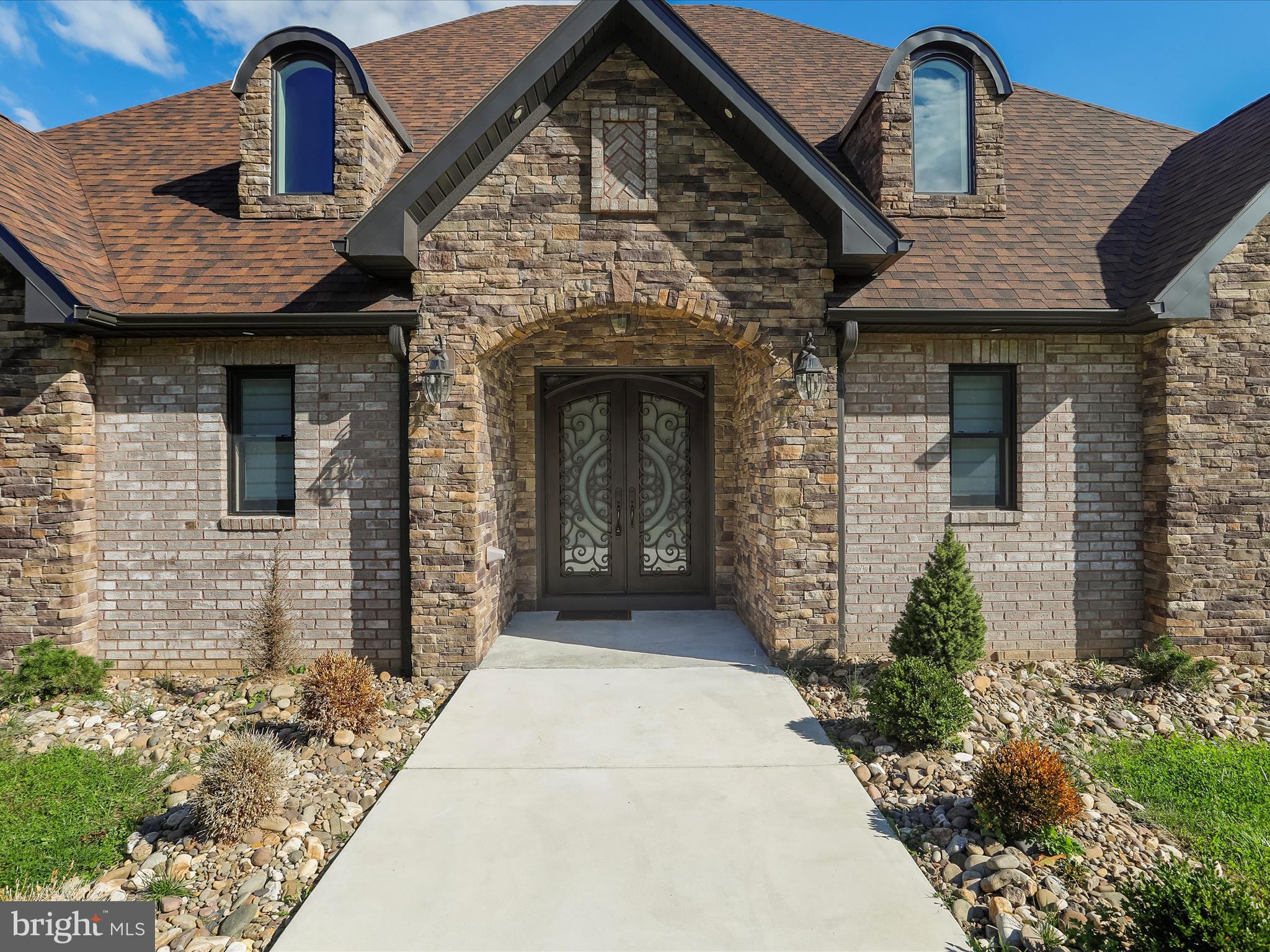 113 N LAKEWOOD DRIVE