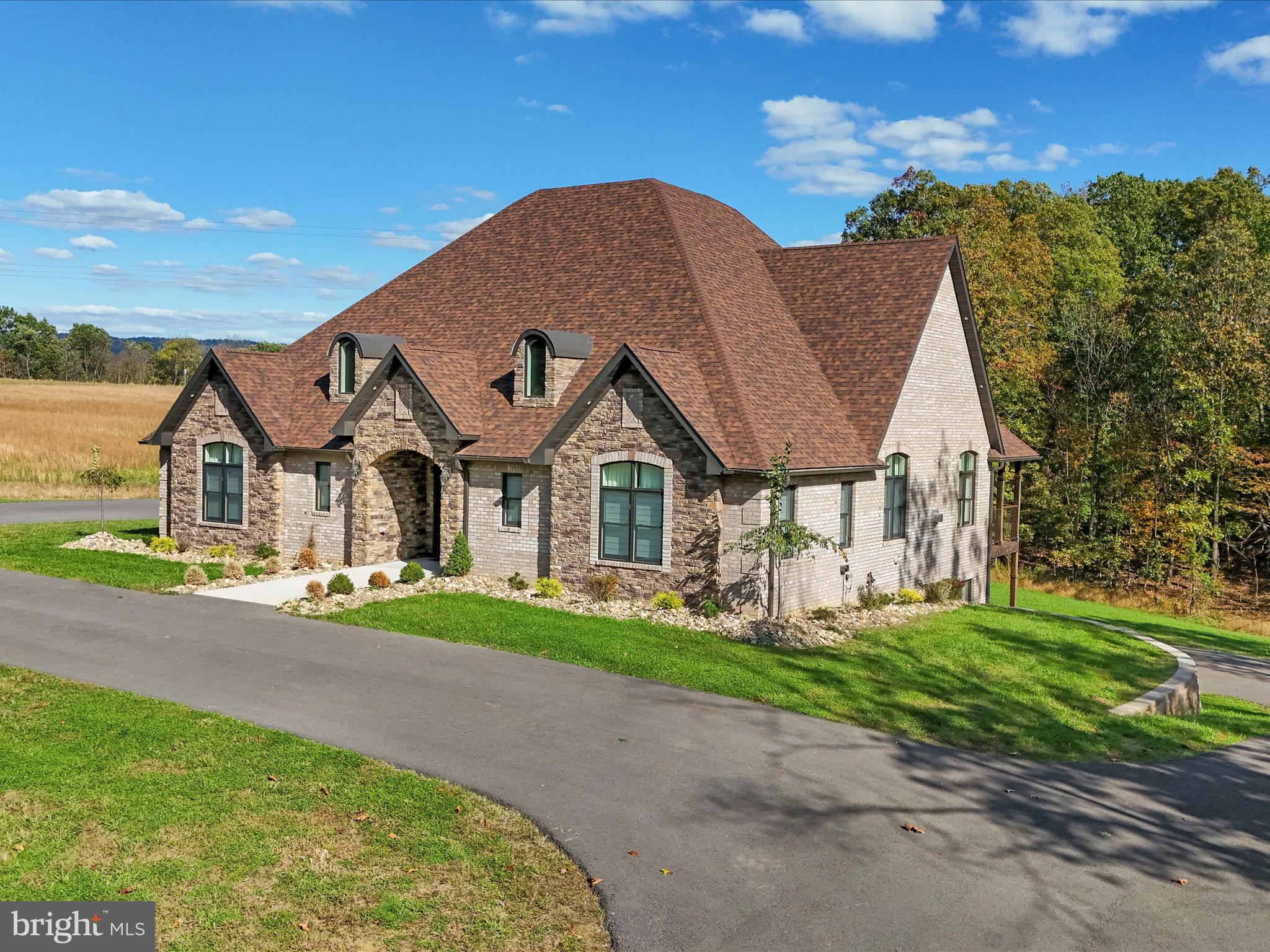 113 N LAKEWOOD DRIVE