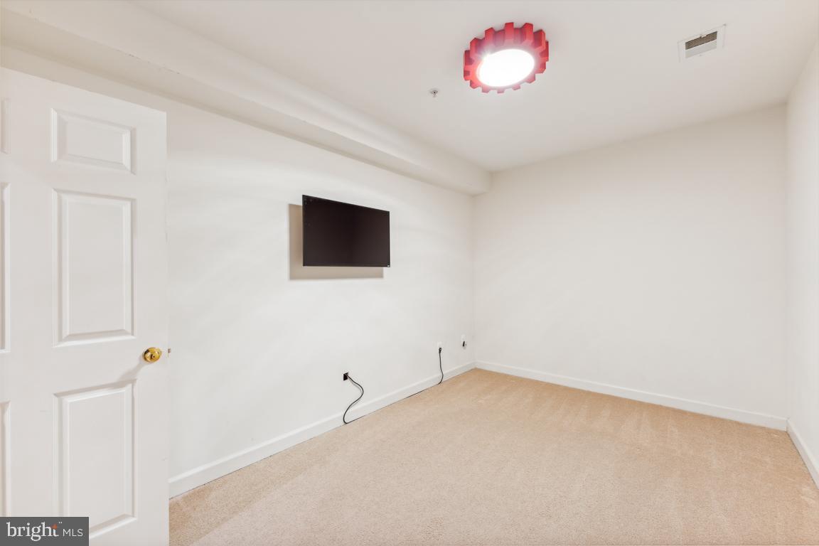 OAK CREEK - Residential