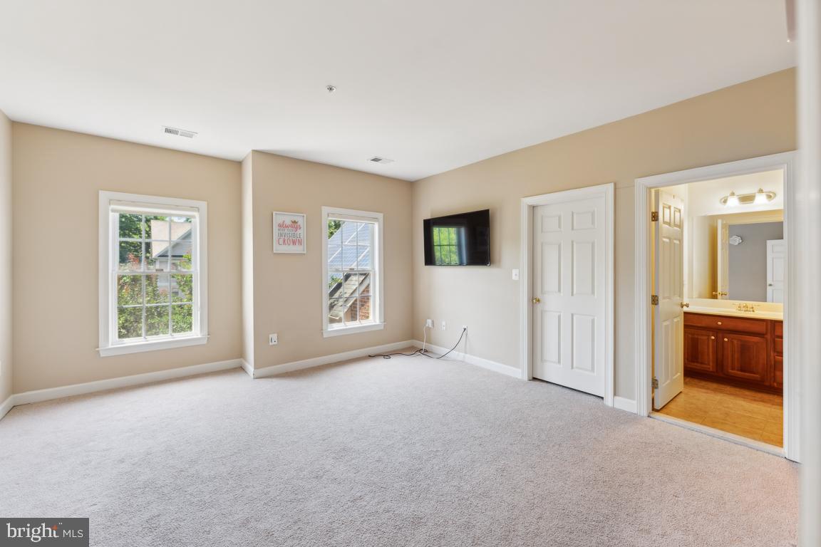 OAK CREEK - Residential