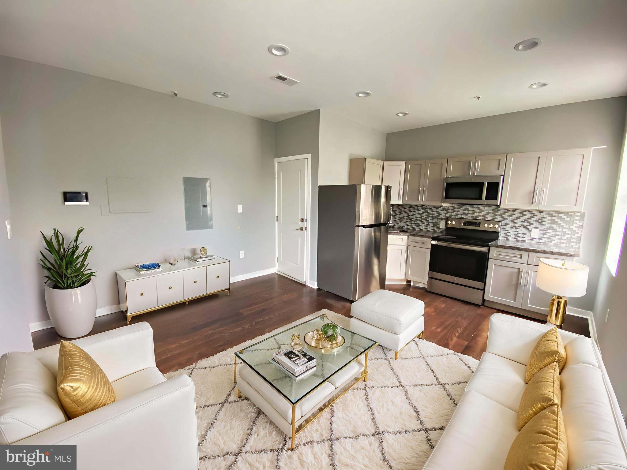 ✨ Beautiful 2-Bedroom Apartment for Rent! 🏡
Step into this charming and fully renovated apartment featuring 2 spacious bedrooms 🛏️ and 1 modern bathroom 🚿. Enjoy a bright and inviting living space designed for comfort and style 🌟.
Located in a safe and convenient neighborhood 🛍️🚶♀️, you’ll be just minutes away from shops, restaurants, and public transportation 🚇 — everything you need right at your fingertips!
Don’t miss the chance to make this delightful home yours 💫
📞 Contact us today to schedule a tour or get more information!