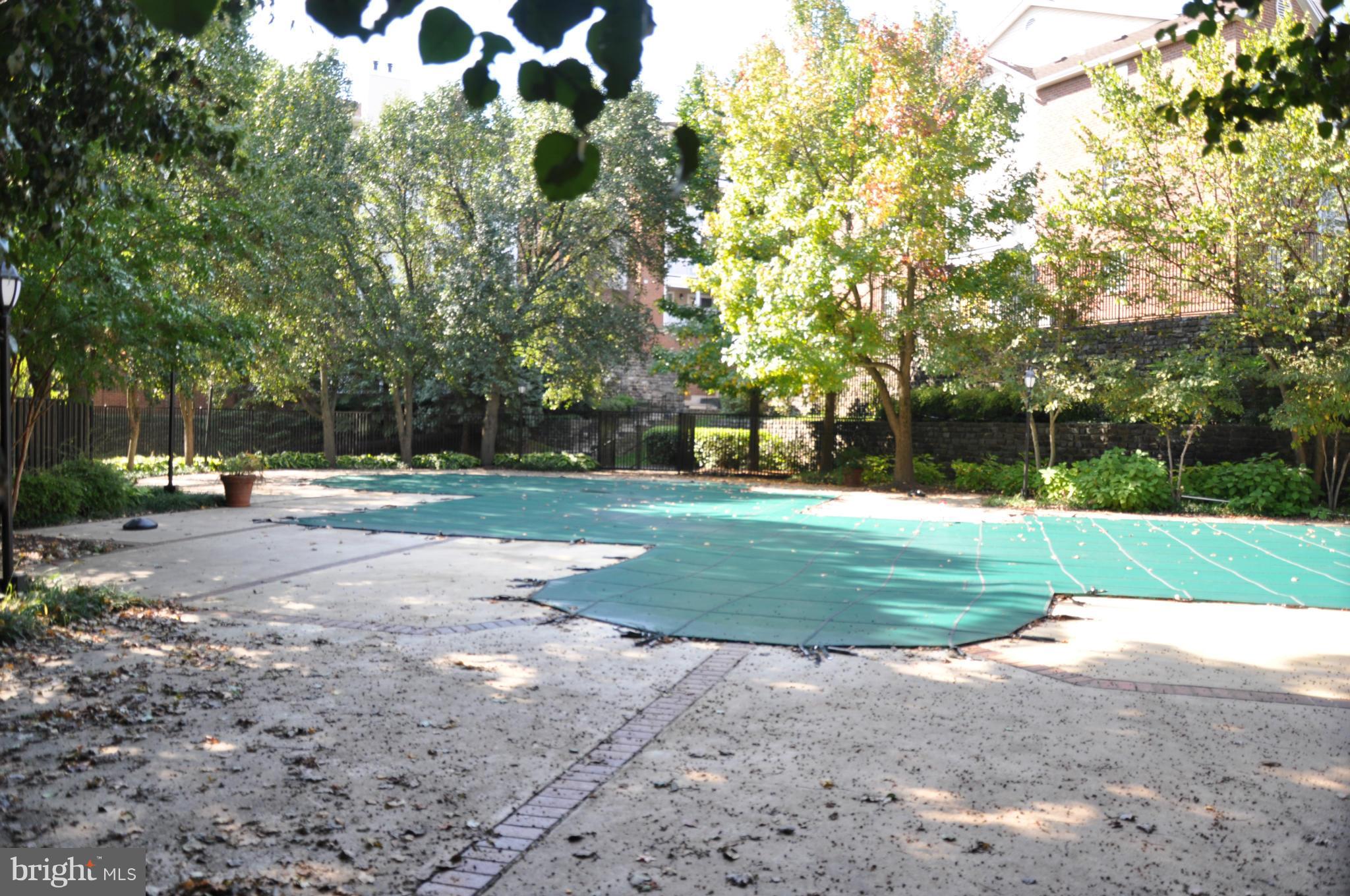 FOUNTAINS AT MCLEAN - Residential