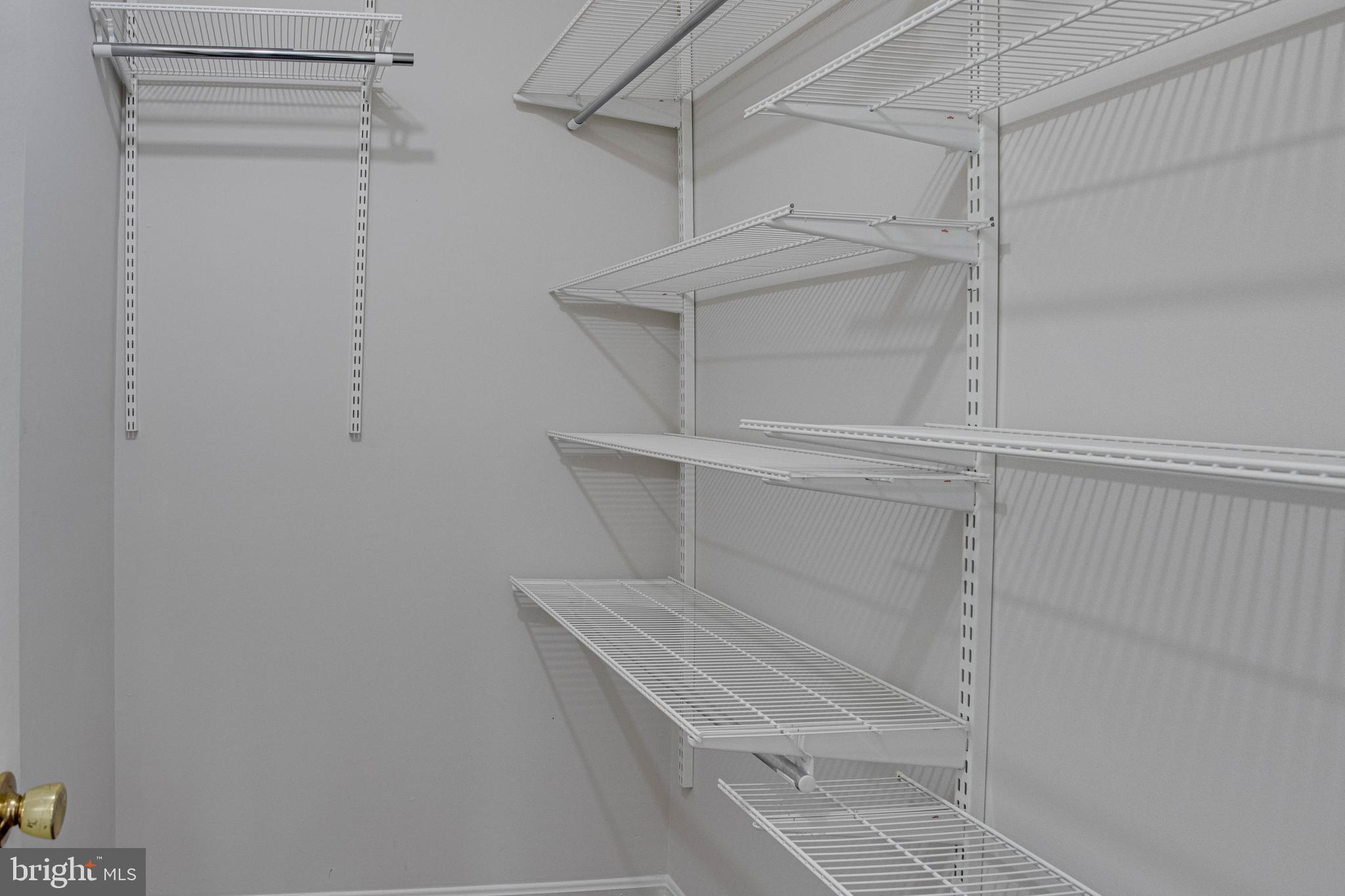 COUNTRY CREEK - Residential Lease