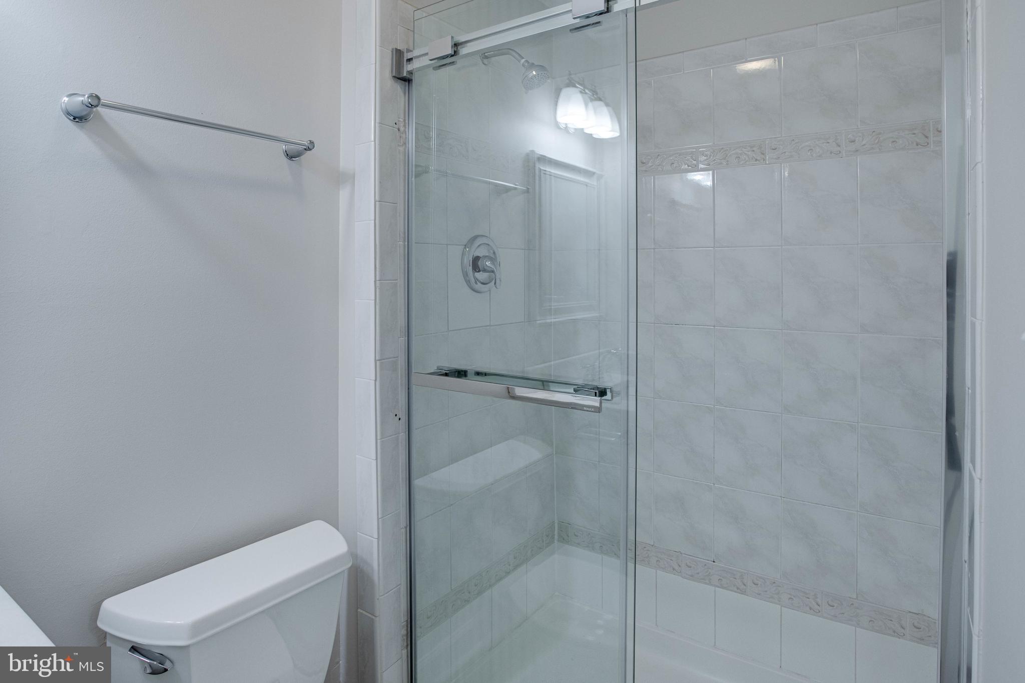 COUNTRY CREEK - Residential Lease