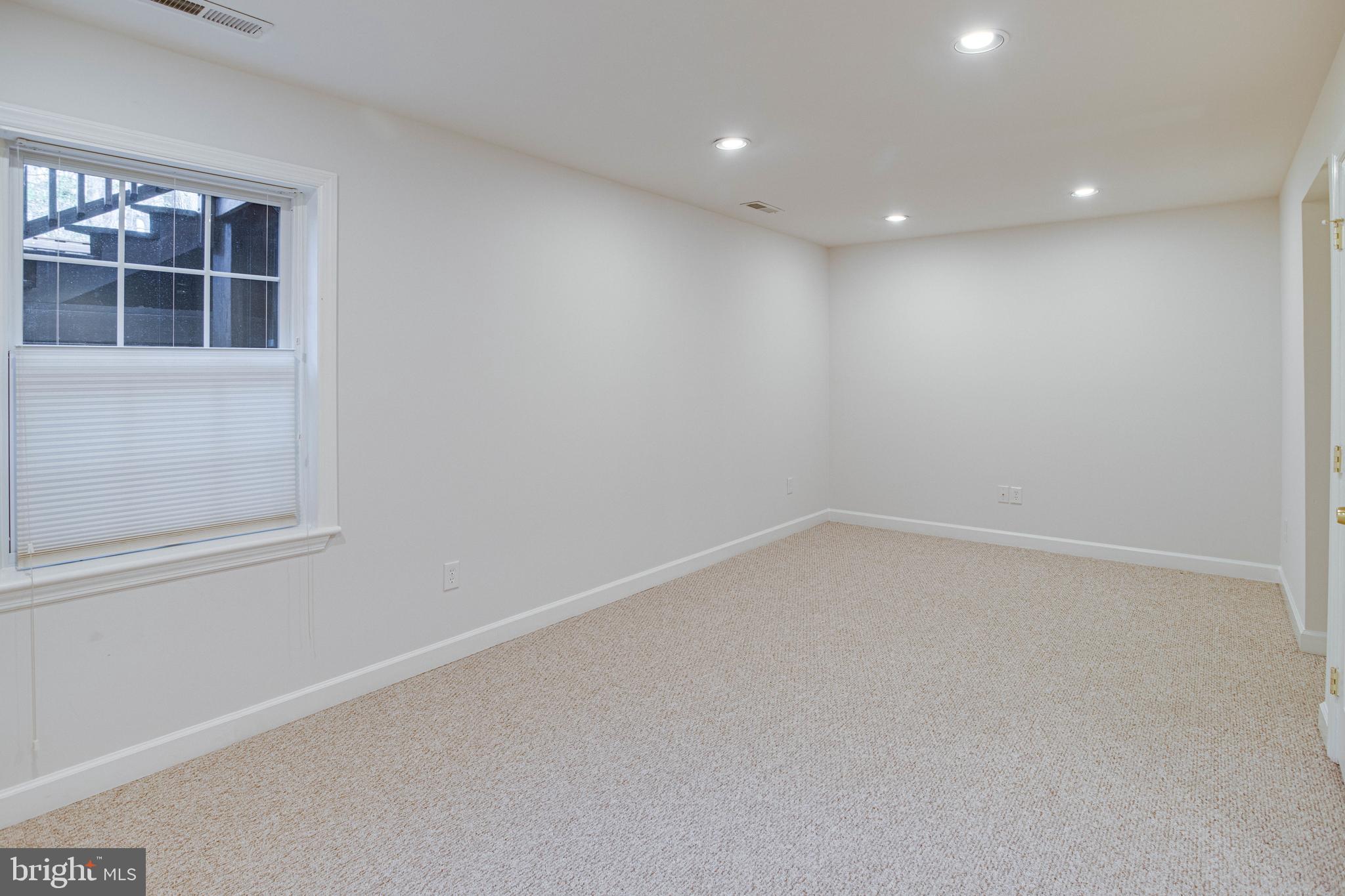 COUNTRY CREEK - Residential Lease