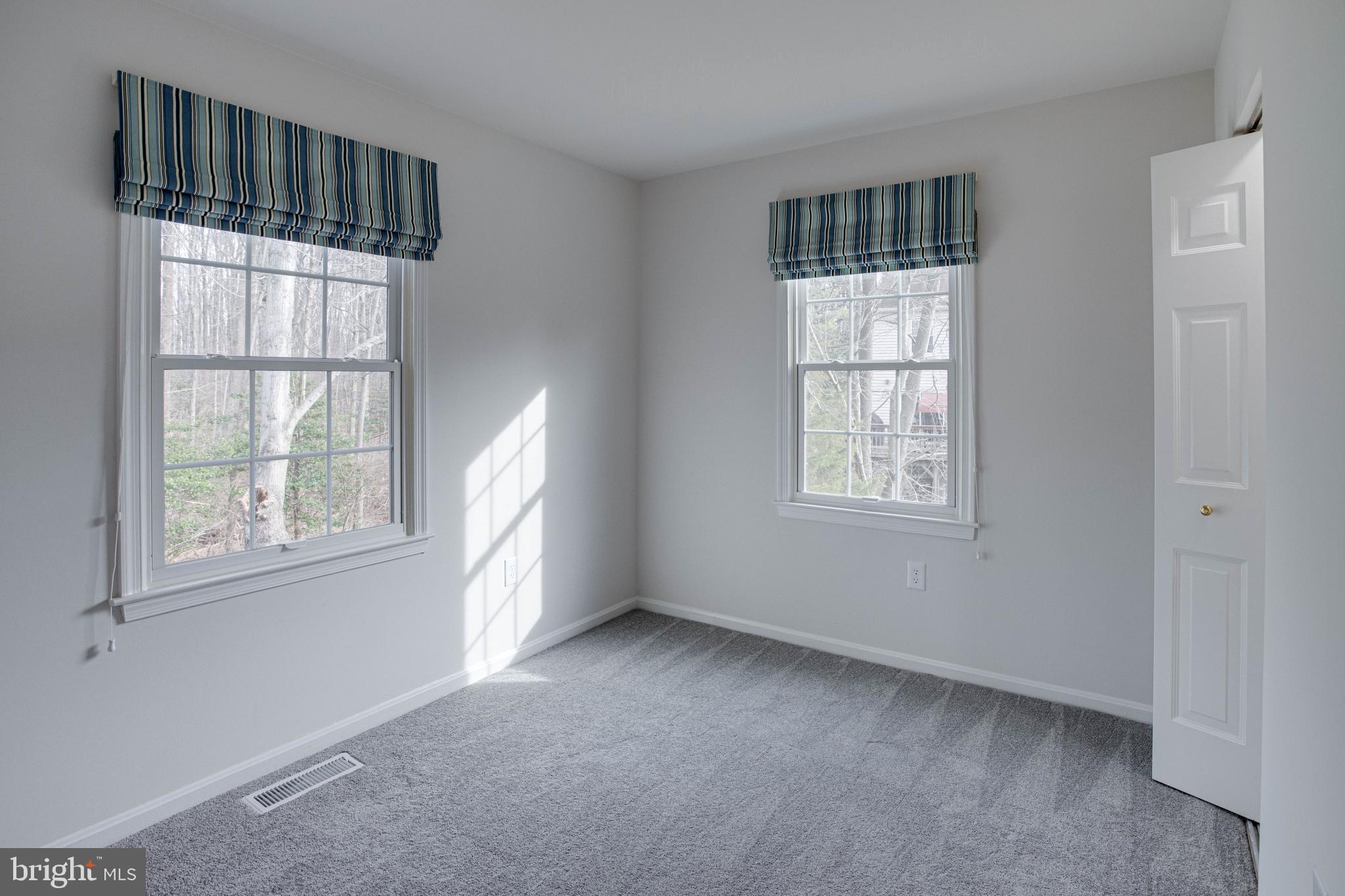 COUNTRY CREEK - Residential Lease