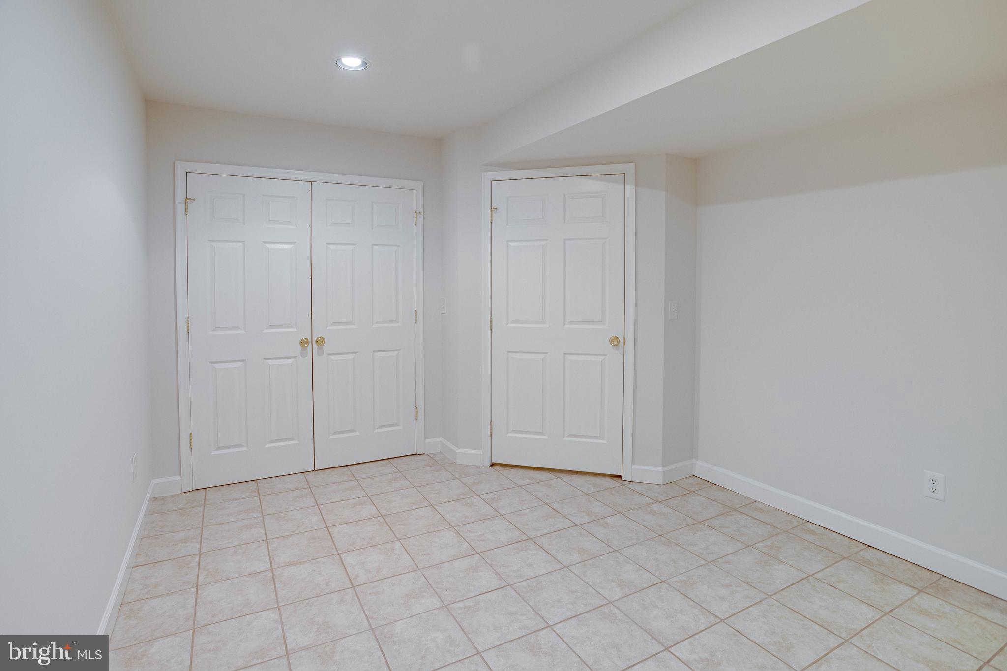 COUNTRY CREEK - Residential Lease