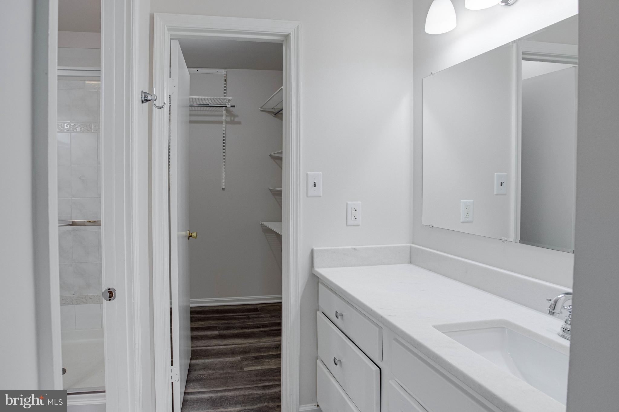 COUNTRY CREEK - Residential Lease