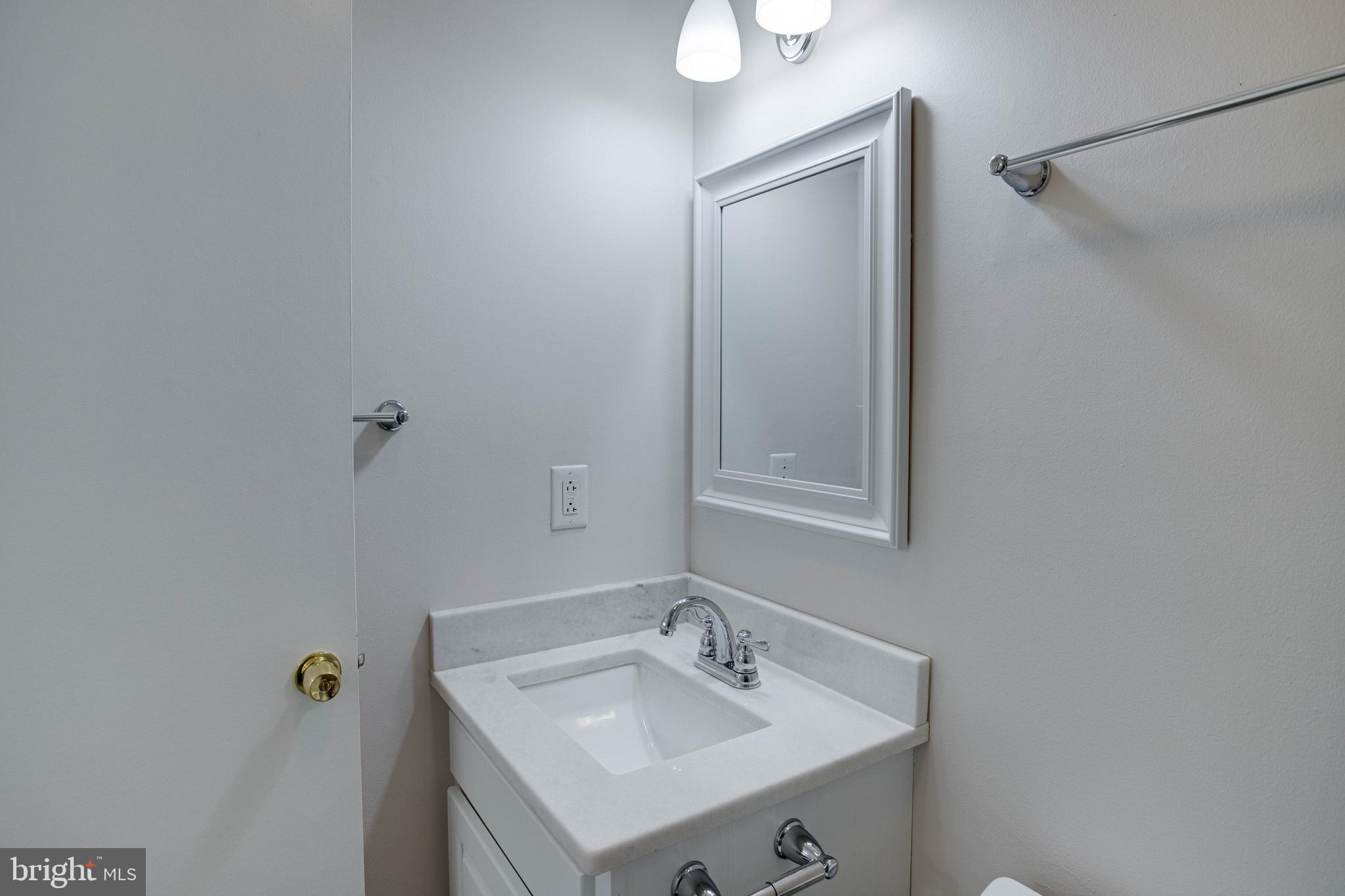 COUNTRY CREEK - Residential Lease