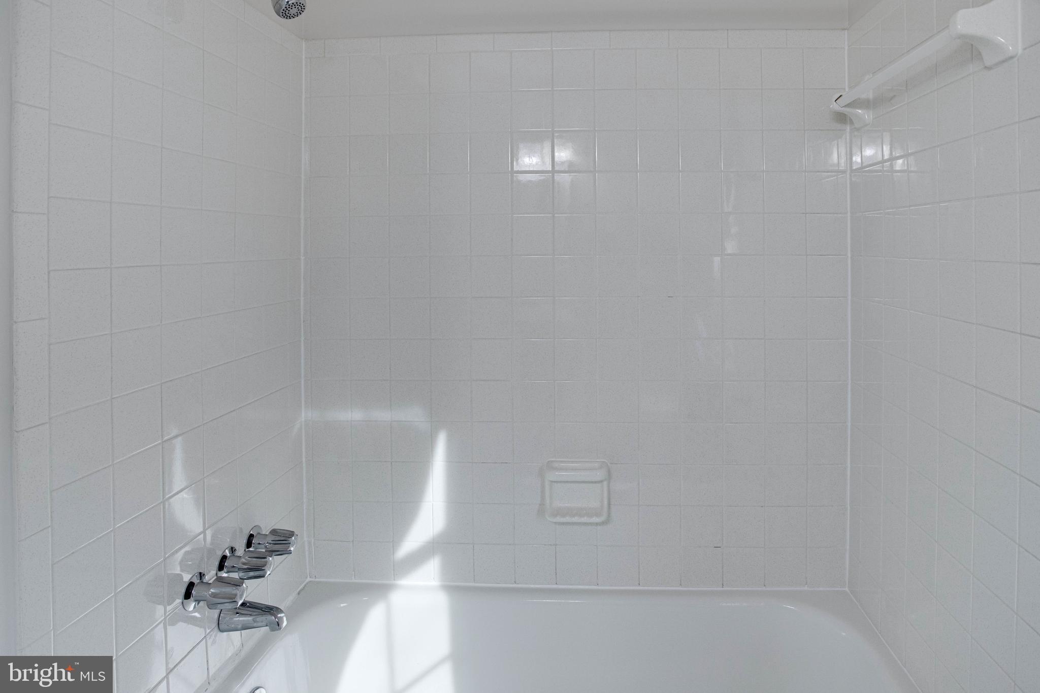 COUNTRY CREEK - Residential Lease