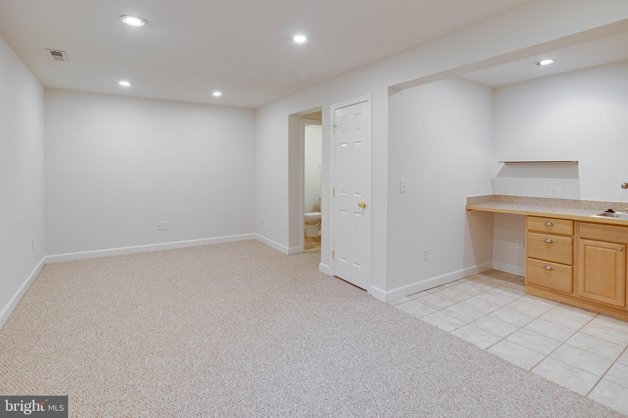 COUNTRY CREEK - Residential Lease