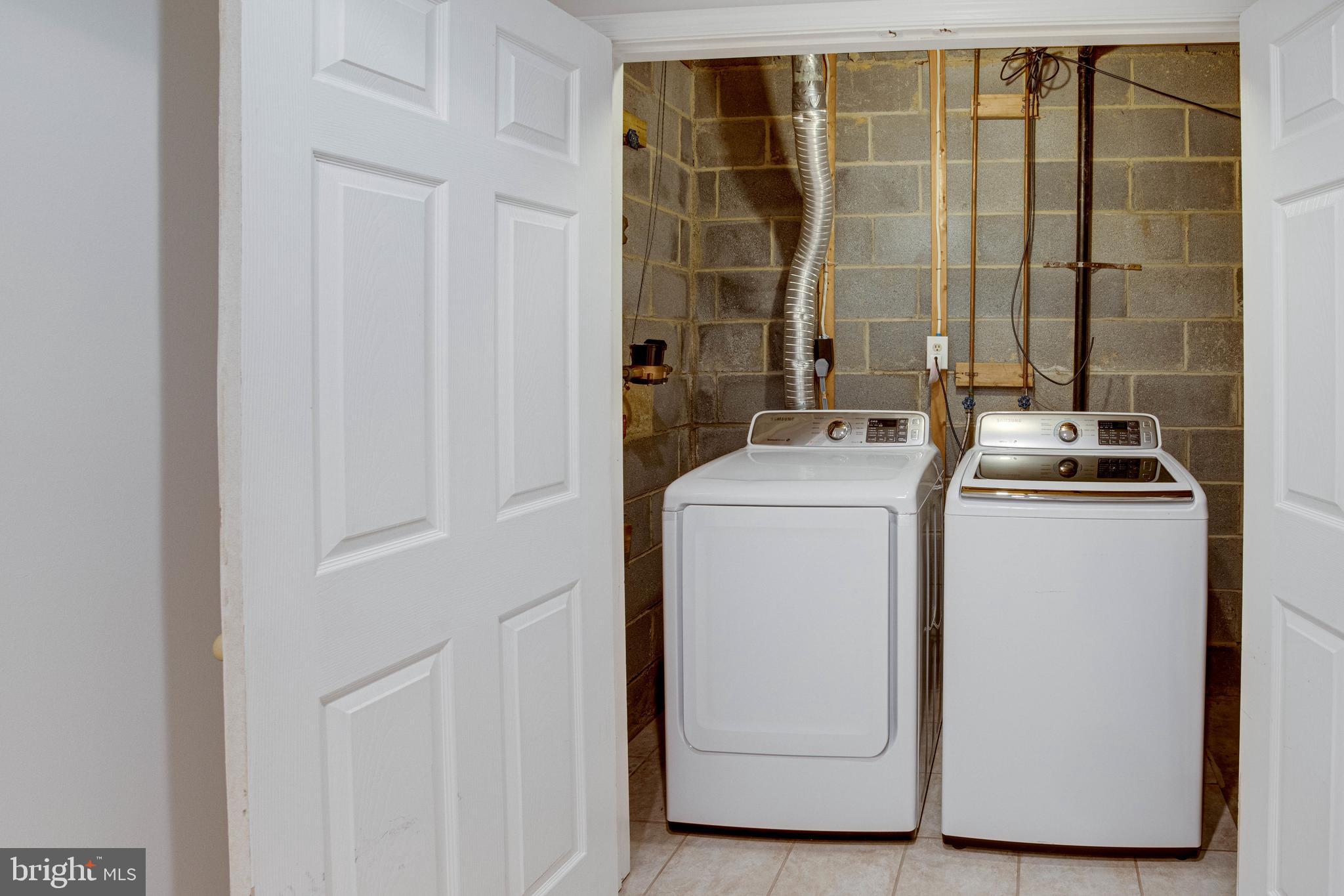 COUNTRY CREEK - Residential Lease