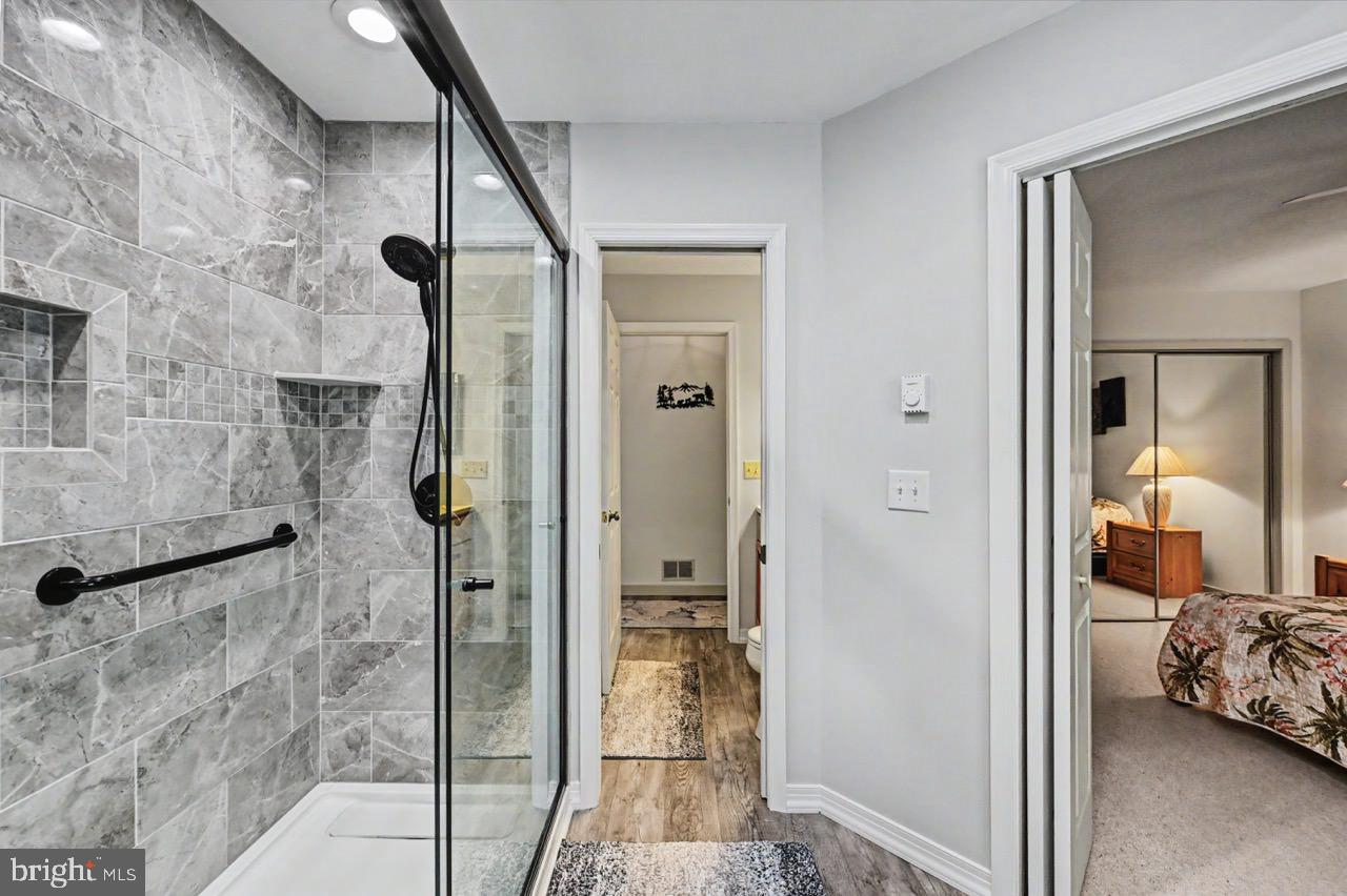 LAUREL WOODS - Residential